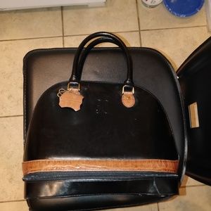 leather purse with pockets
